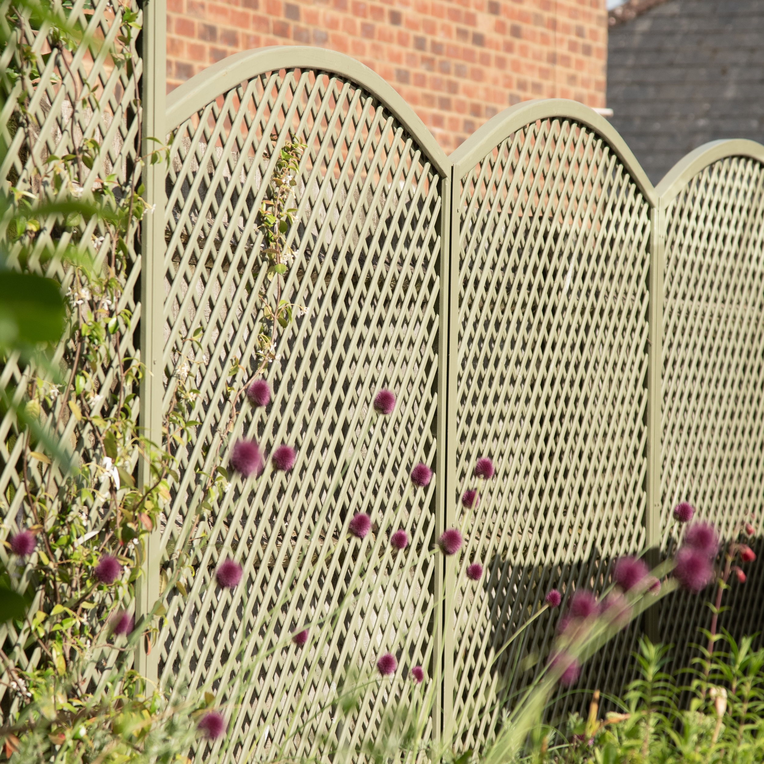 thumbnail interactive-video image 1 of RazorwireUK Mesh Garden Trellis Panel – Fence Height Extender 192cm X 33cm Silver Metal 1 of 5