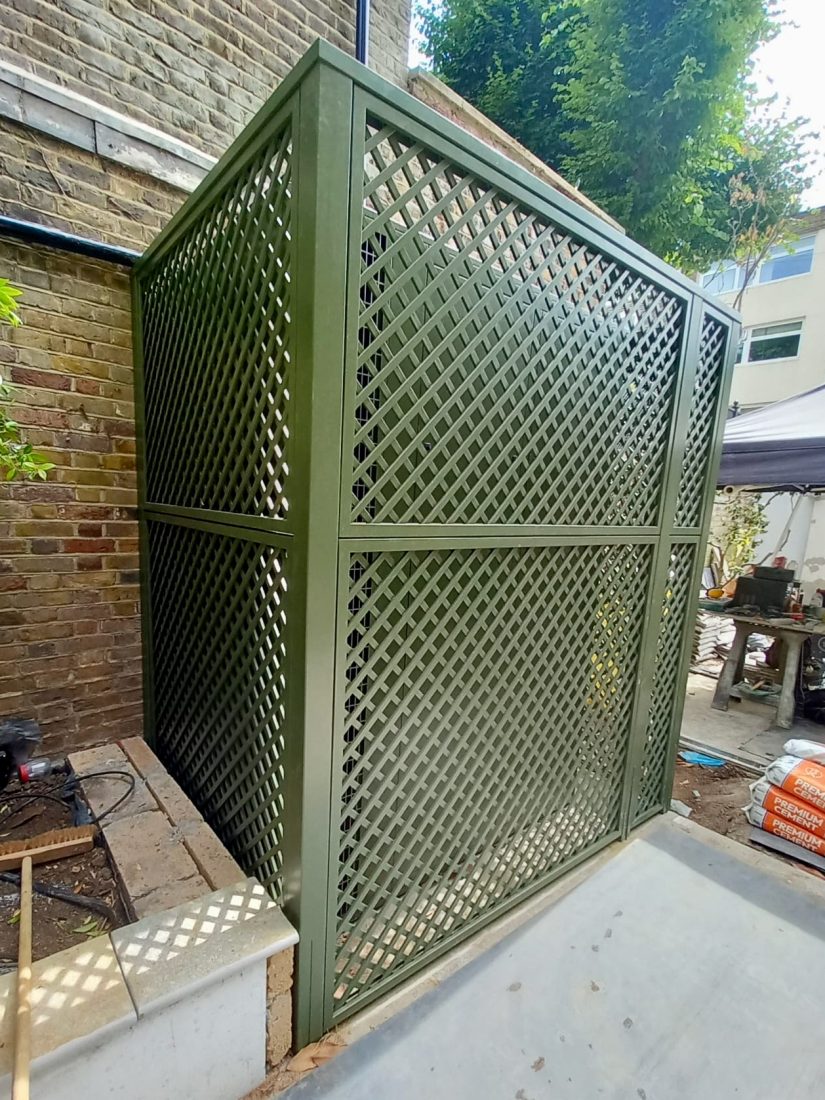 A large (moveable) AC cover unit with diagonal trellis (38mm gap) in bespoke colour RAL6003 (Olive Green)