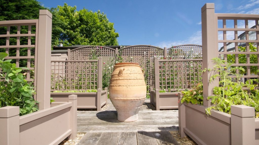Kitchen garden with bespoke planters and trellis