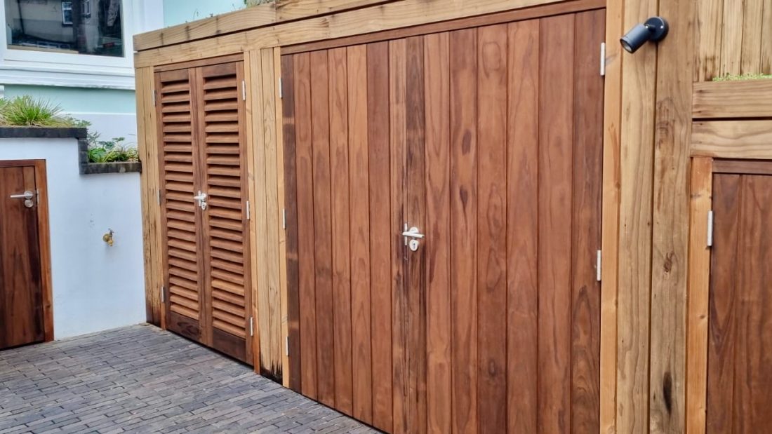 Bespoke store in Thermowood with standard and louvre doors and a living roof