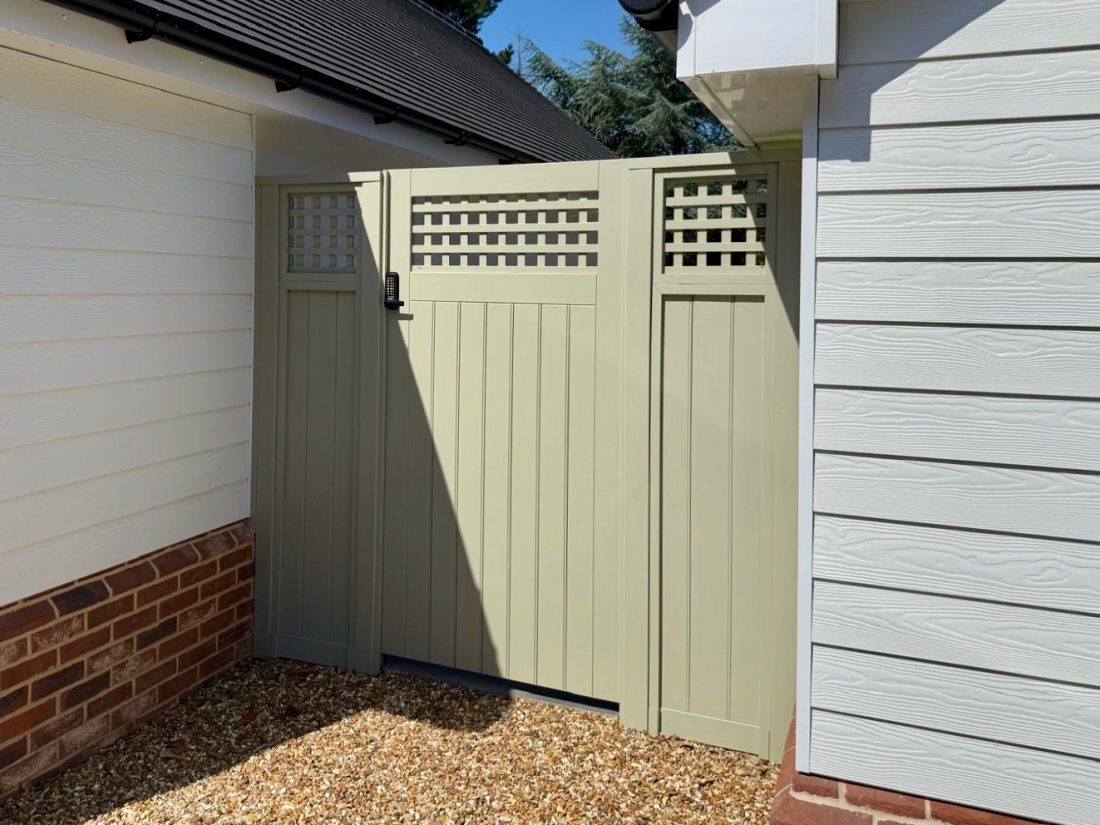 Bespoke trellis top gate and matching side panels