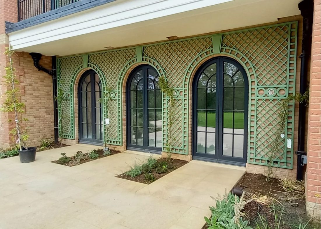 Decorative diagonal trellis (D80 Mini) with ladder and circle borders and keystone details painted in FB Calke Green